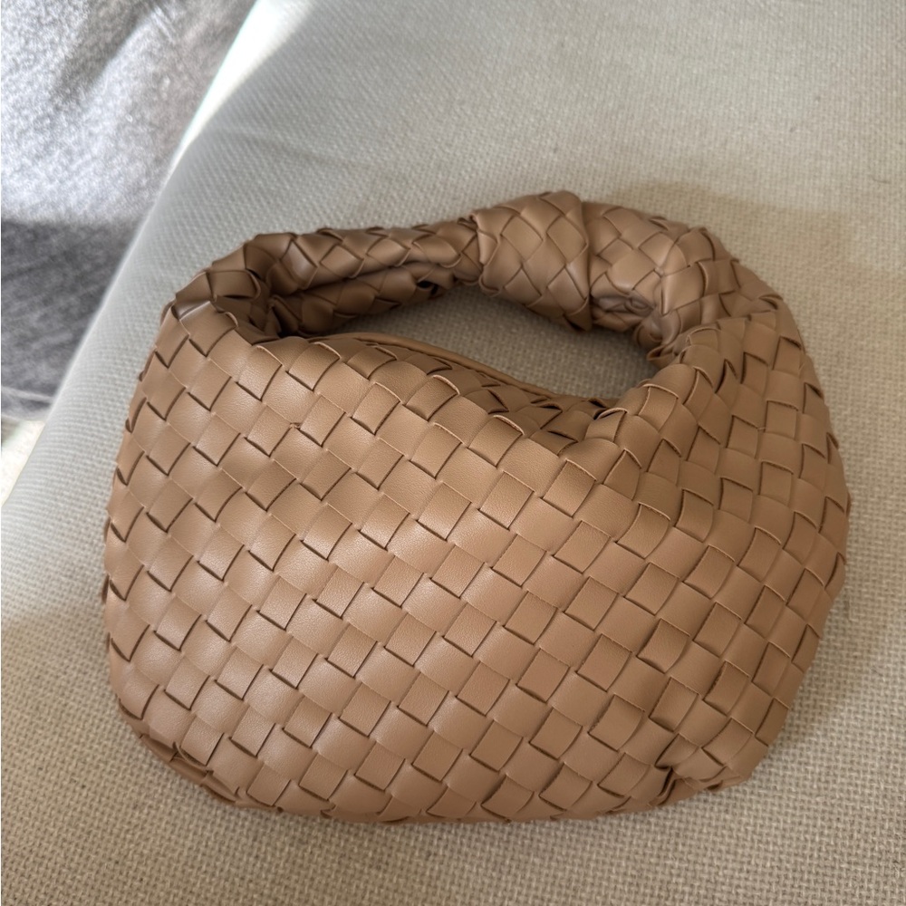 Camel purse- looks very much like BV.